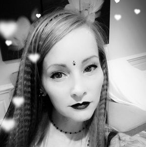 Meet your Posher, April